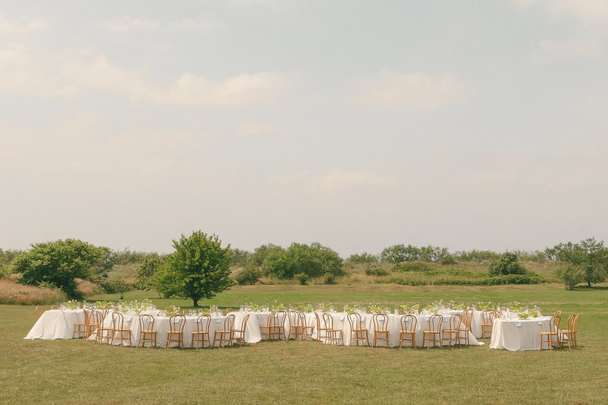Wedding Décor 2026: Minimalism and Natural Beauty